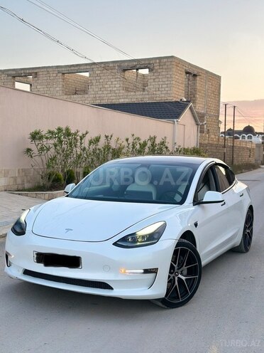 Tesla Model 3-1