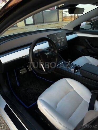 Tesla Model 3-9