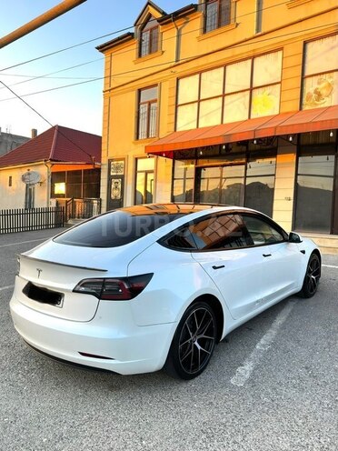 Tesla Model 3-6
