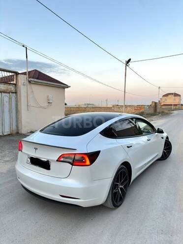 Tesla Model 3-2