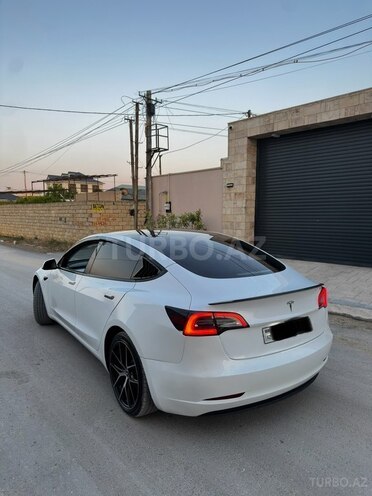 Tesla Model 3-3