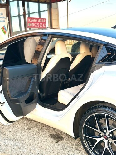 Tesla Model 3-10