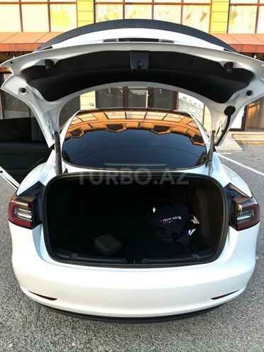 Tesla Model 3-16