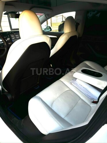 Tesla Model 3-18