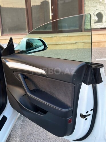 Tesla Model 3-14