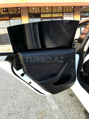 Tesla Model 3-17
