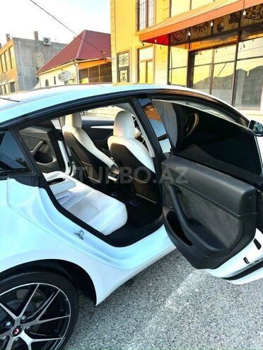Tesla Model 3-11