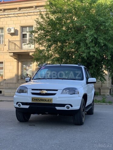 Chevrolet Niva-4