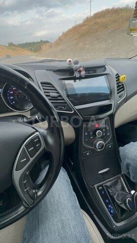 Hyundai Elantra-9