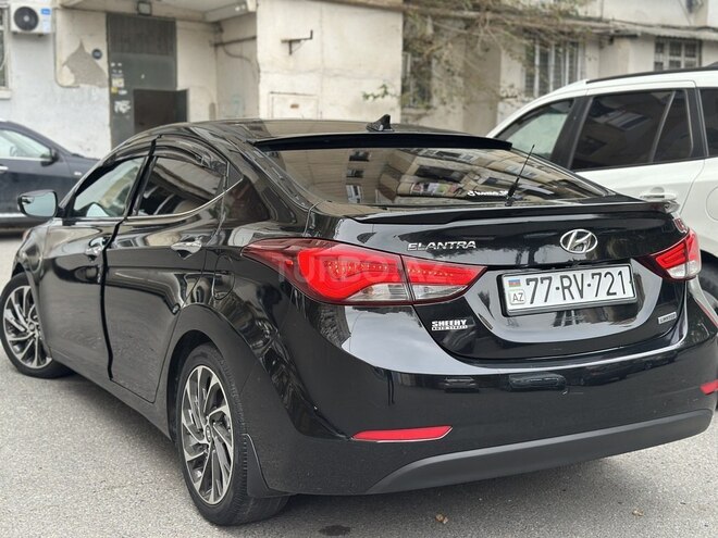 Hyundai Elantra-3