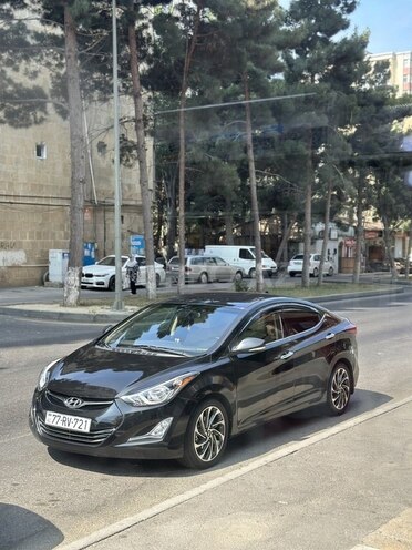 Hyundai Elantra-11