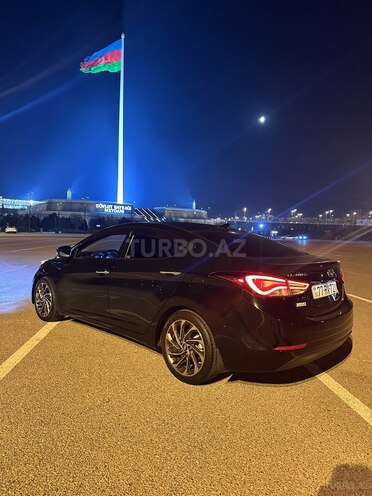 Hyundai Elantra-12