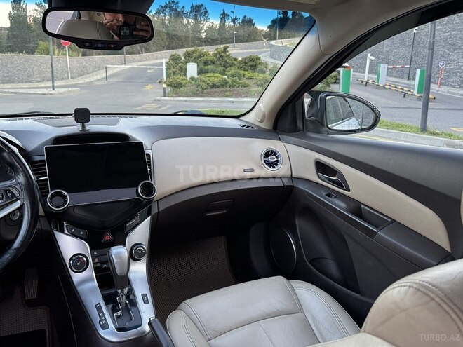 Chevrolet Cruze-13