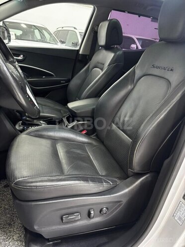 Hyundai Santa Fe-12