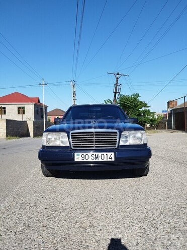 Mercedes E 200-1
