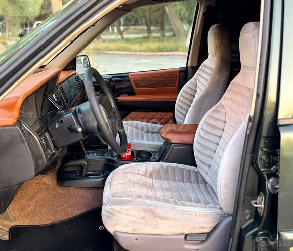 Jeep Grand Cherokee-10