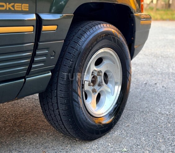 Jeep Grand Cherokee-16