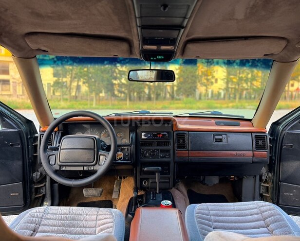 Jeep Grand Cherokee-12