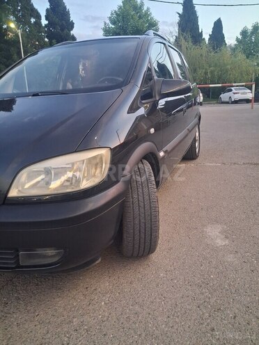 Opel Zafira-2