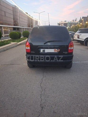 Opel Zafira-10