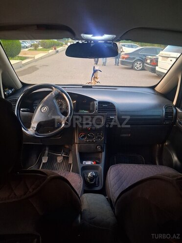 Opel Zafira-8