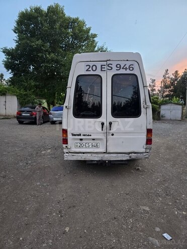 Ford Transit-3