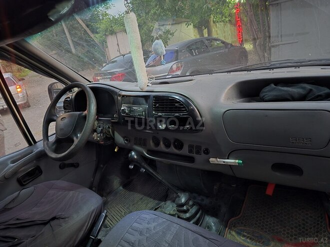 Ford Transit-8