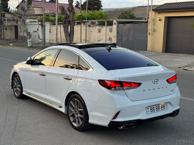Hyundai Sonata-12