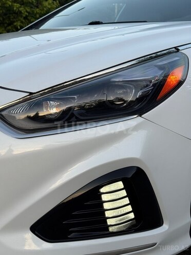 Hyundai Sonata-16