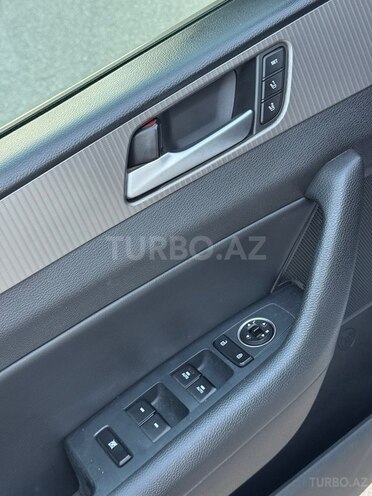 Hyundai Sonata-17