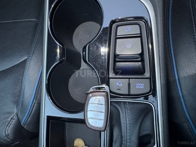Hyundai Sonata-25