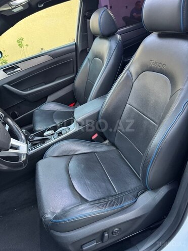 Hyundai Sonata-23