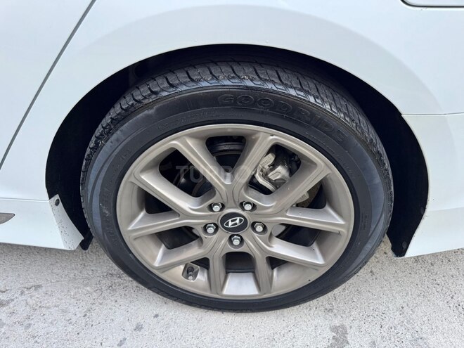 Hyundai Sonata-33