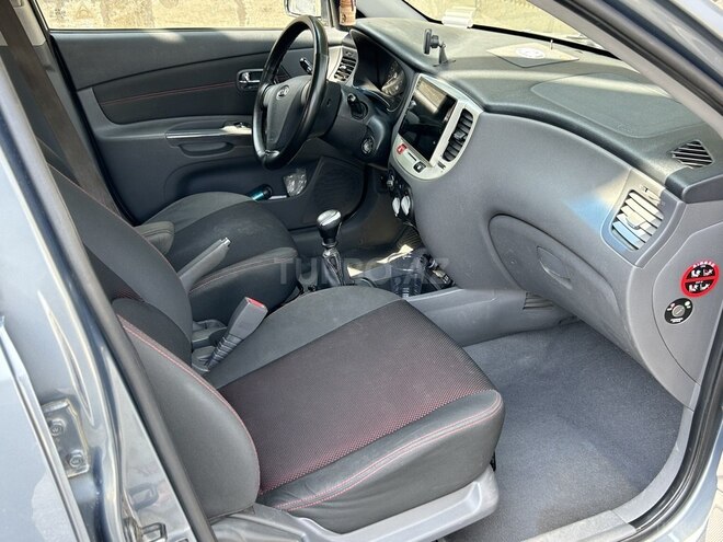 Kia Rio-5