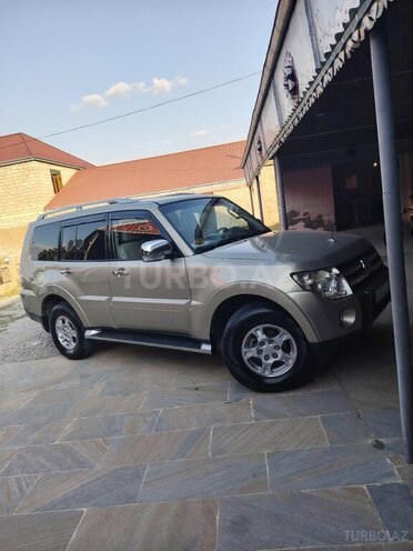 Mitsubishi Pajero-2