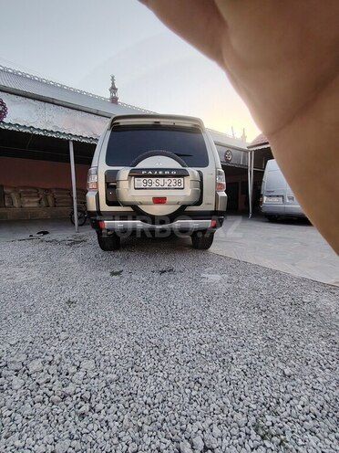 Mitsubishi Pajero-5