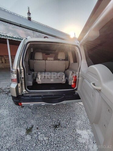 Mitsubishi Pajero-7