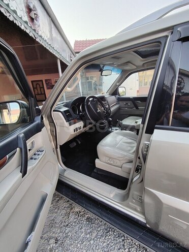 Mitsubishi Pajero-11