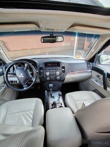 Mitsubishi Pajero-10