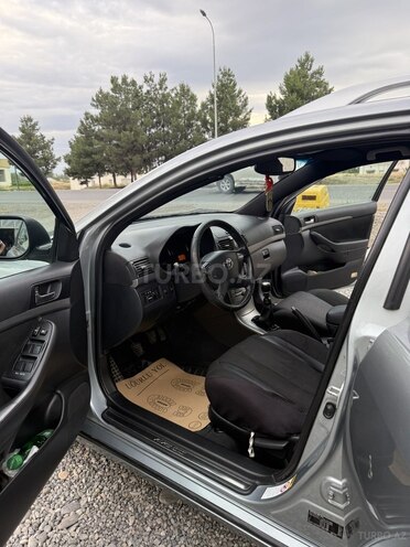 Toyota Avensis-9