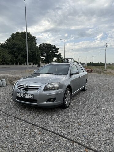 Toyota Avensis-2