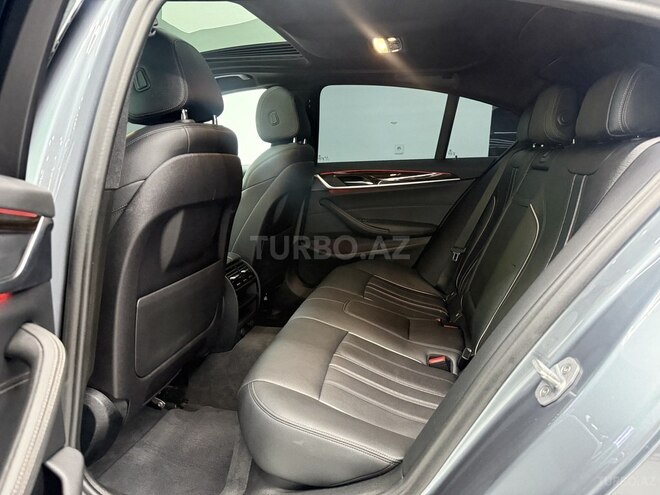 BMW 530e-13