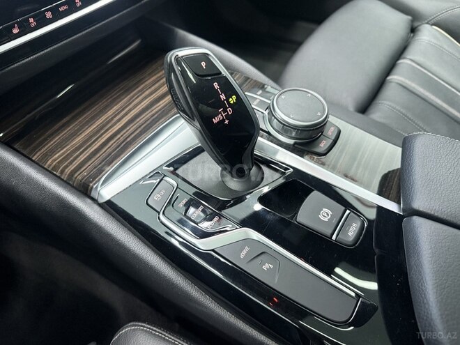 BMW 530e-15