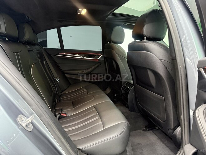 BMW 530e-12