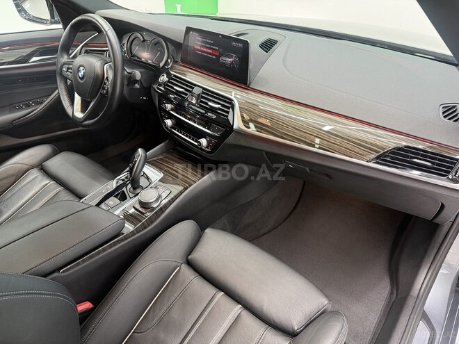 BMW 530e-11