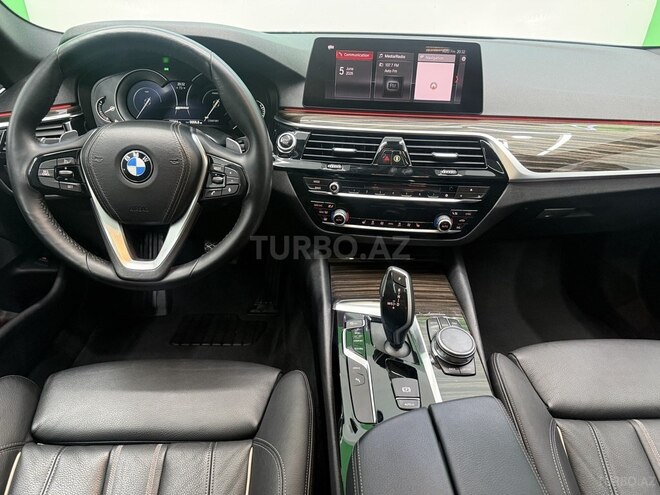BMW 530e-10