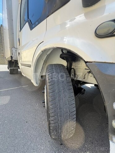 Ford Transit-9