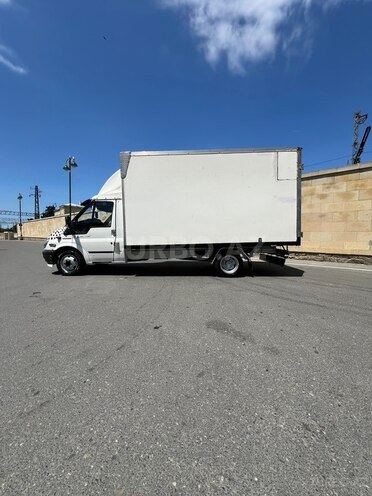 Ford Transit-5