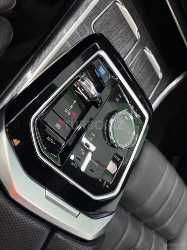 BMW i7-17