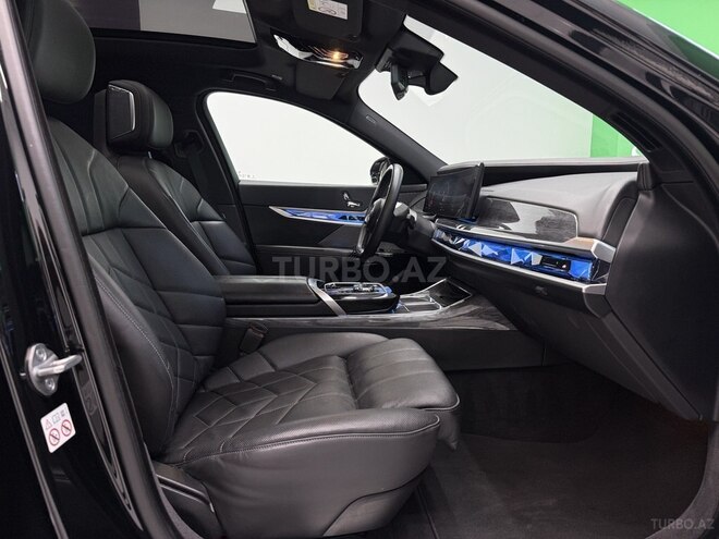 BMW i7-11